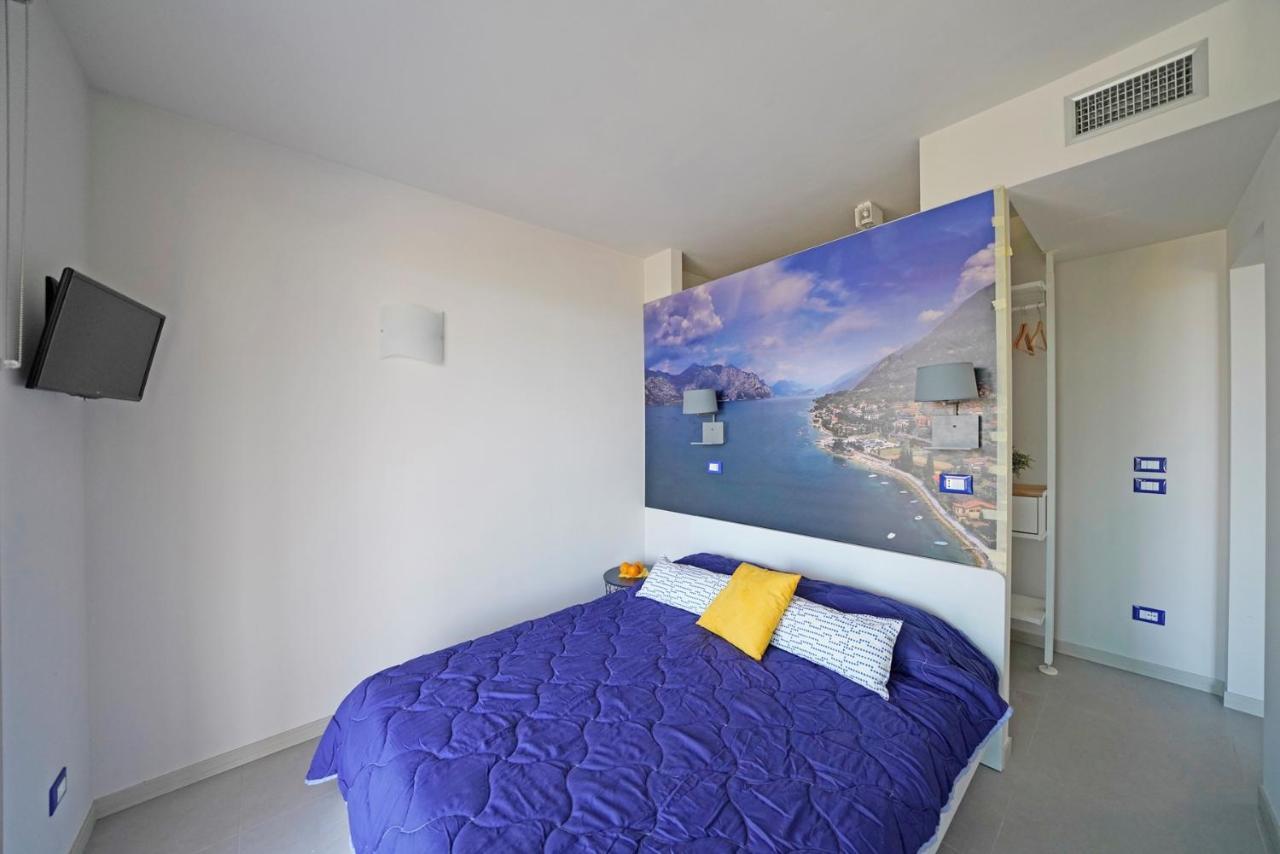 Gardaliva Blue Studio 3 Manerba del Garda Esterno foto
